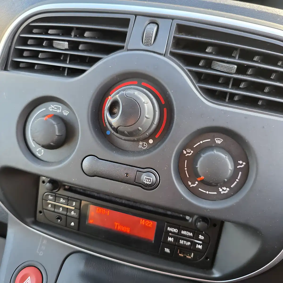 Used 2019 Renault Kangoo ML-20 Business Edition Alpine White - Interior and Exterior details 15