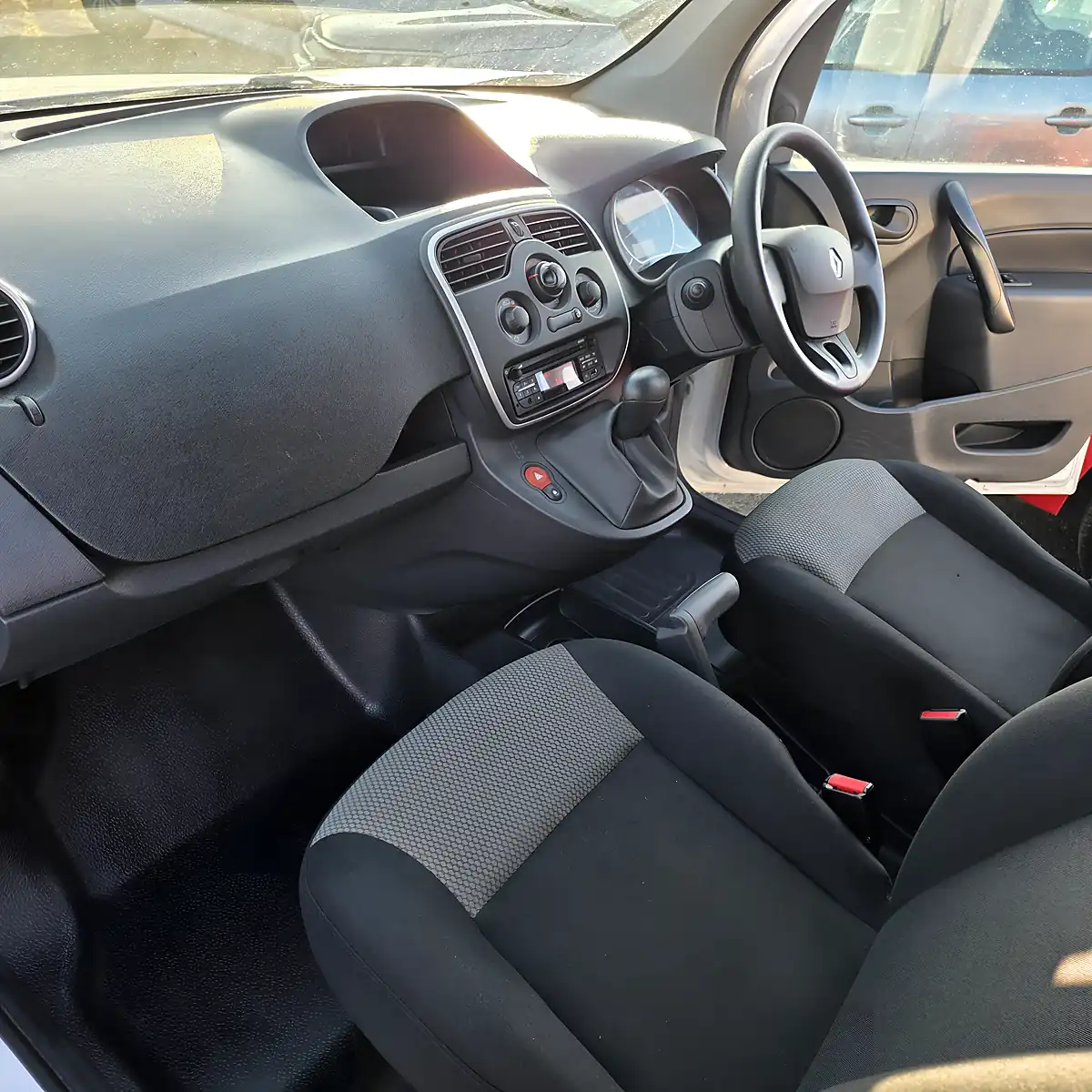Used 2019 Renault Kangoo ML-20 Business Edition Alpine White - Interior and Exterior details 18