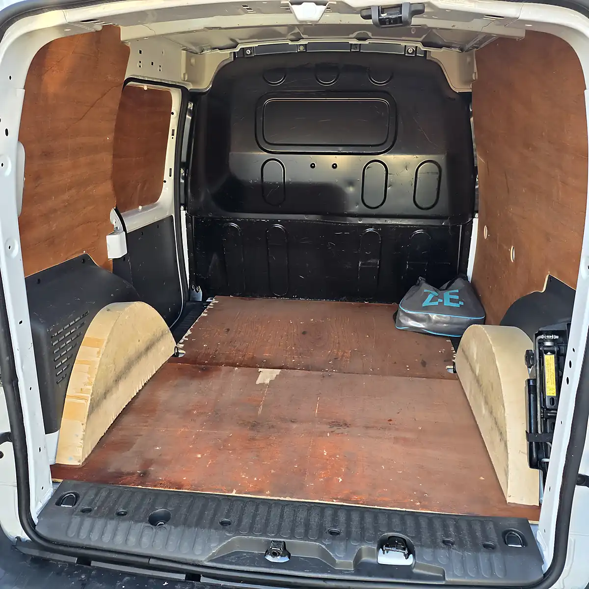 Used 2019 Renault Kangoo ML-20 Business Edition Alpine White - Interior and Exterior details 6