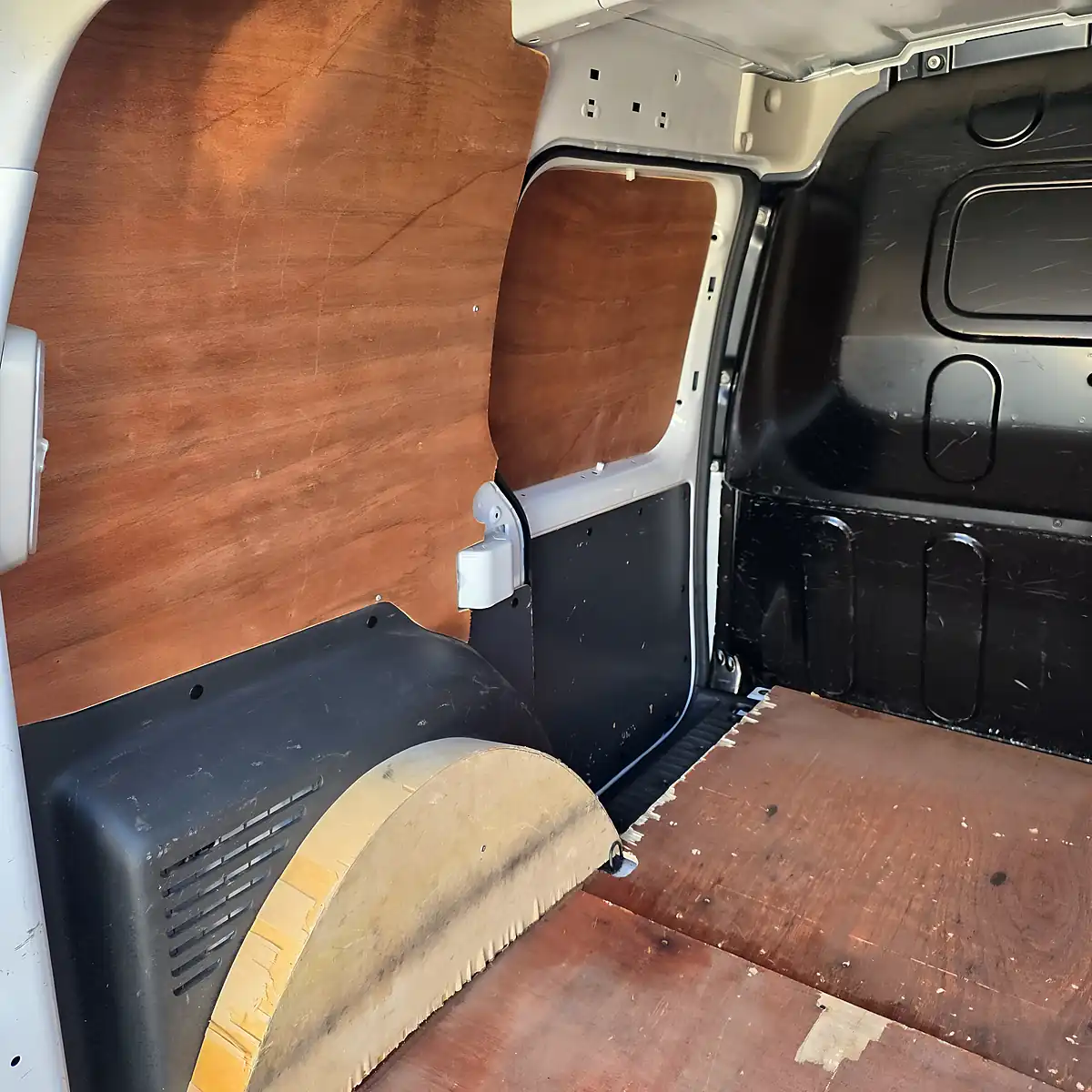 Used 2019 Renault Kangoo ML-20 Business Edition Alpine White - Interior and Exterior details 7