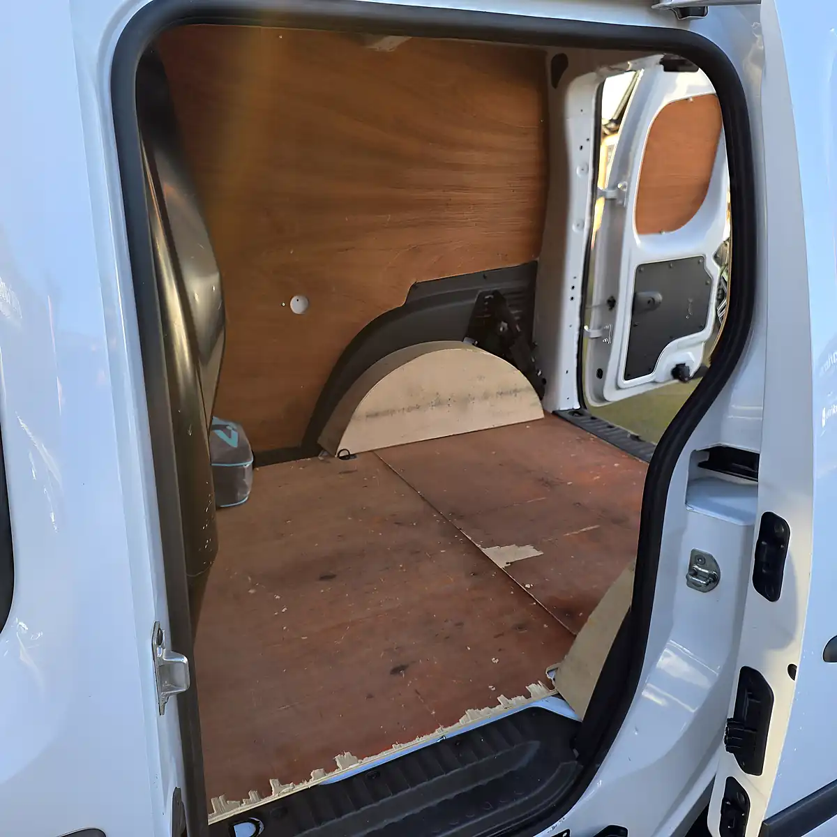 Used 2019 Renault Kangoo ML-20 Business Edition Alpine White - Interior and Exterior details 9
