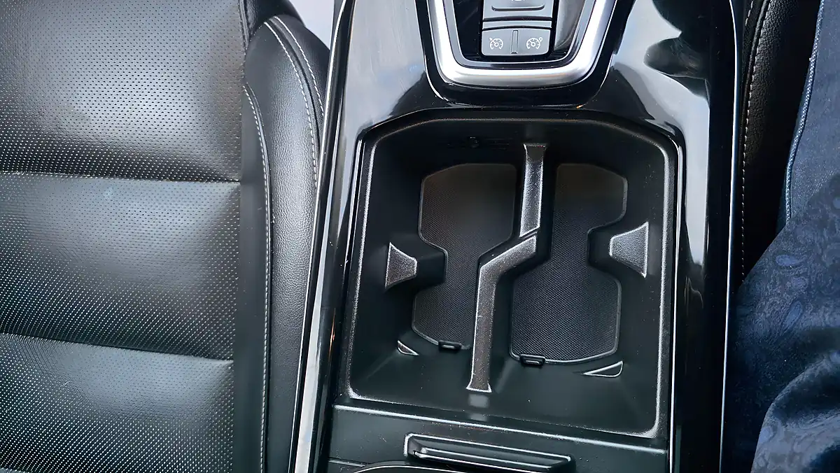 Used 2019 Renault Koleos GT Line White - Interior and Exterior details 15
