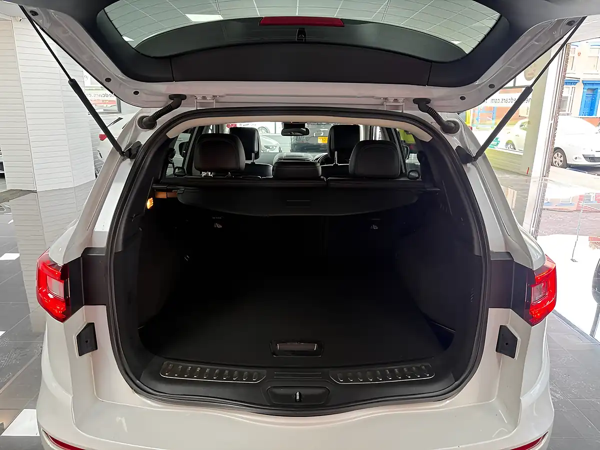 Used 2019 Renault Koleos Iconic White - Interior and Exterior details 10