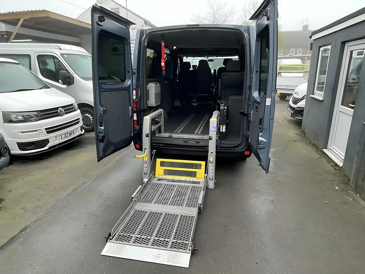 Used 2019 Renault Master SL28 Business Blue - Interior and Exterior details 11