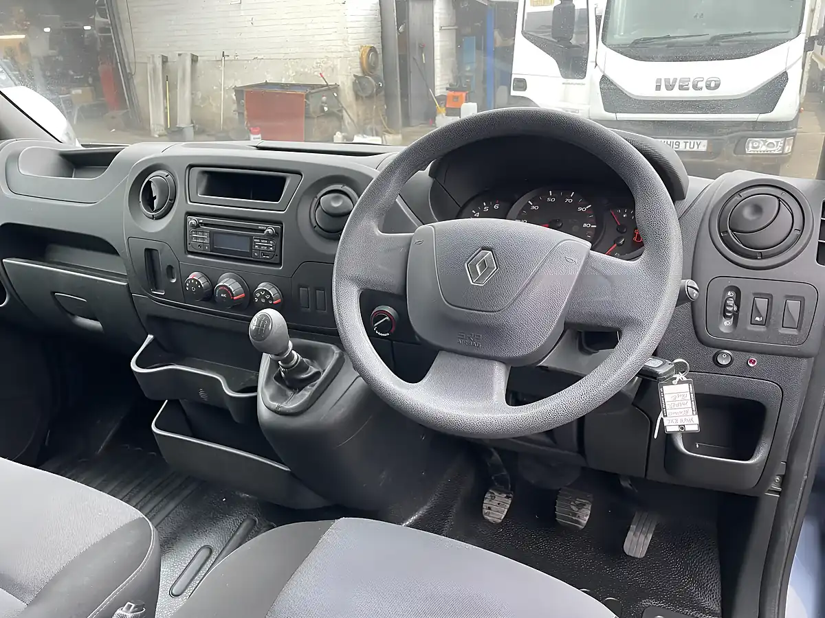 Used 2019 Renault Master SL28 Business Blue - Interior and Exterior details 4