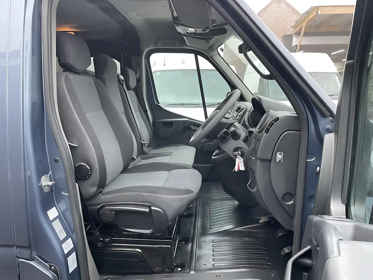 Used 2019 Renault Master SL28 Business Blue - Interior and Exterior details 6