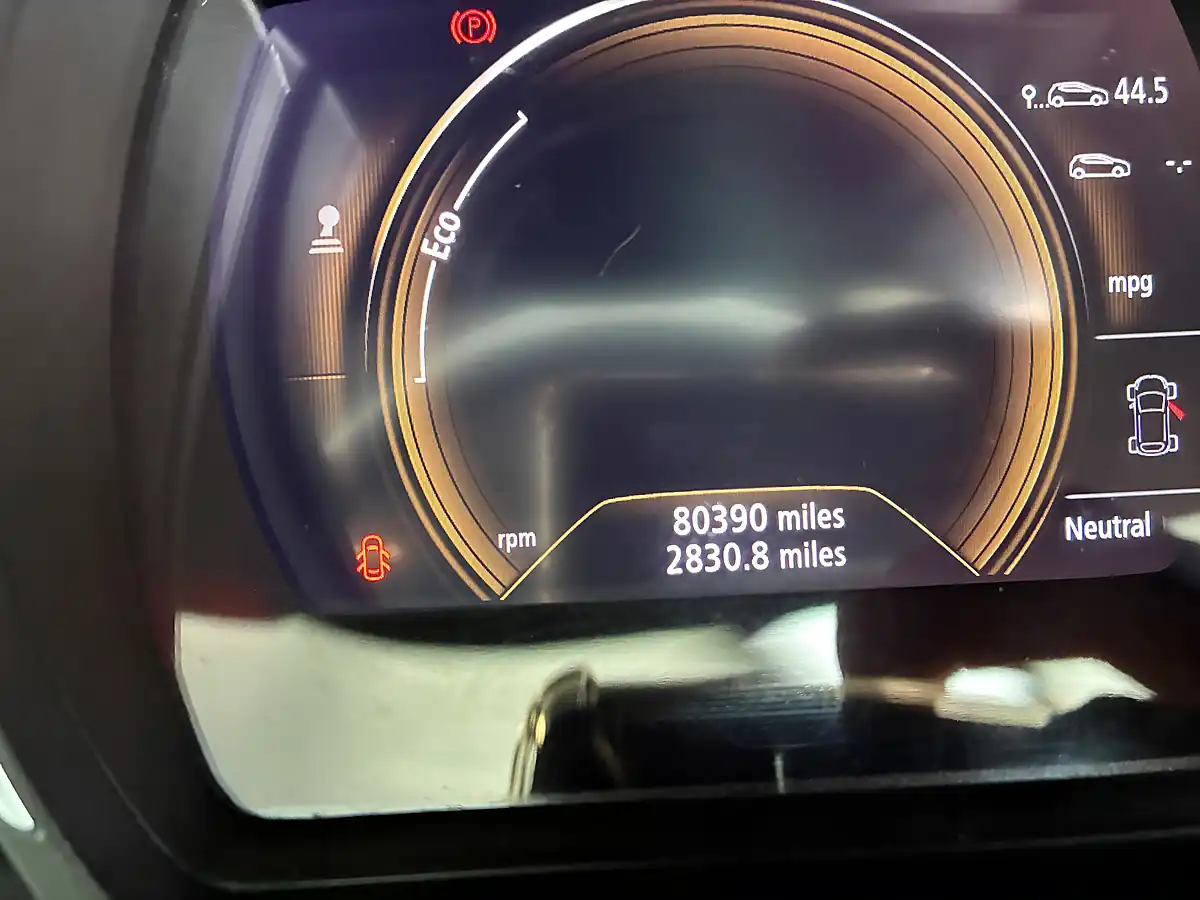 Used 2019 Renault Megane GT Line Sport Tourer Arctic White - Interior and Exterior details 8