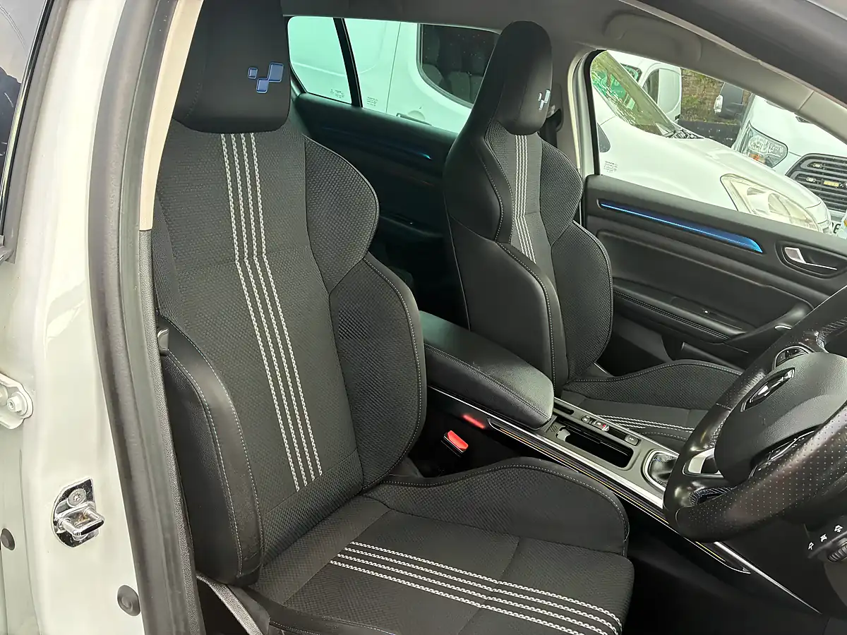 Used 2019 Renault Megane GT Line Sport Tourer Arctic White - Interior and Exterior details 9