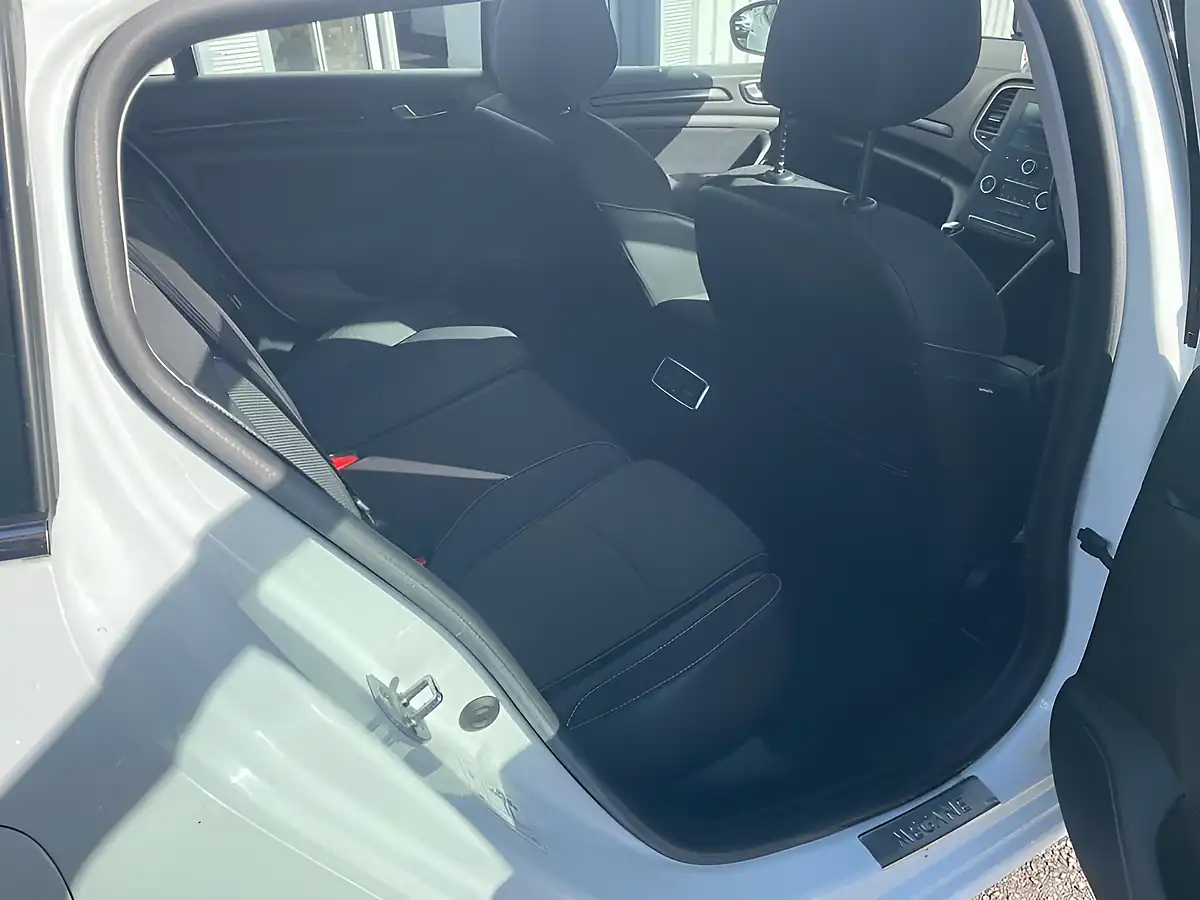 Used 2019 Renault Megane Play White - Interior and Exterior details 11