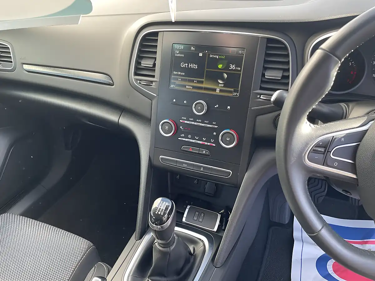Used 2019 Renault Megane Play White - Interior and Exterior details 13