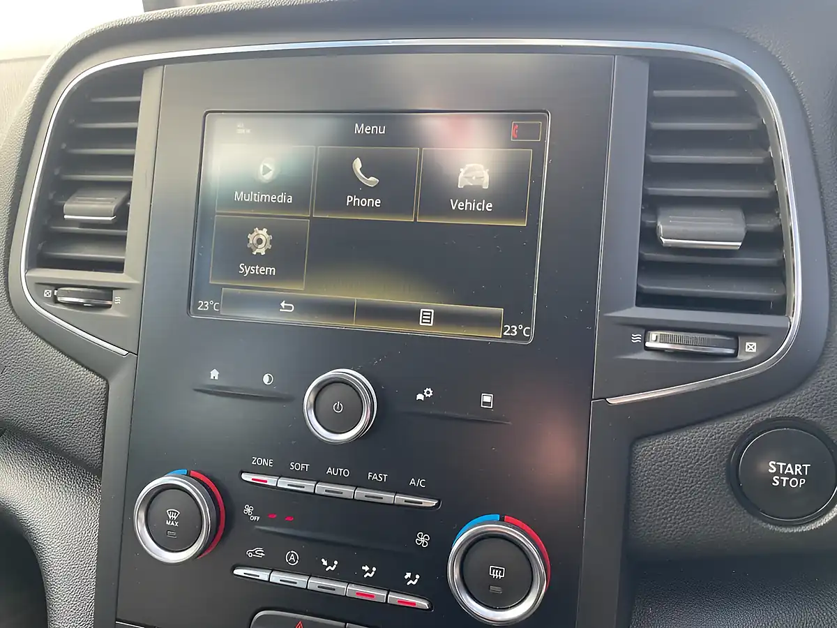 Used 2019 Renault Megane Play White - Interior and Exterior details 14