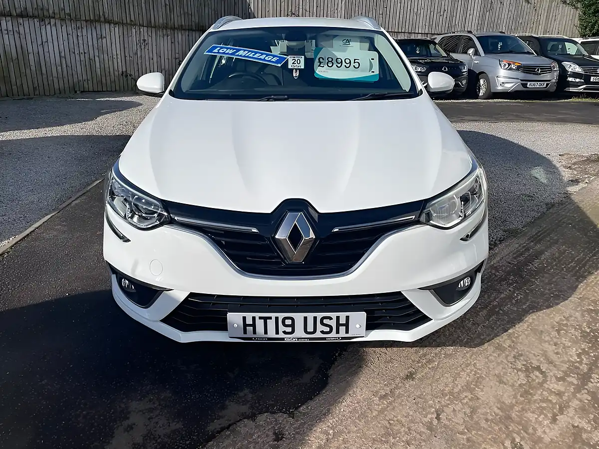 Used 2019 Renault Megane Play White - Interior and Exterior details 2