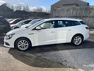 Used 2019 Renault Megane Play White - Interior and Exterior details 5