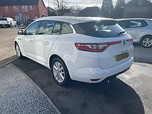 Used 2019 Renault Megane Play White - Interior and Exterior details 6