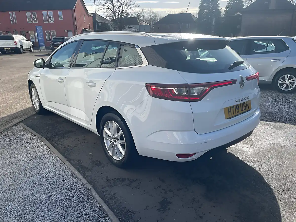 Used 2019 Renault Megane Play White - Interior and Exterior details 6