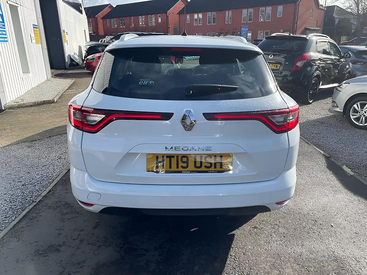 Used 2019 Renault Megane Play White - Interior and Exterior details 7