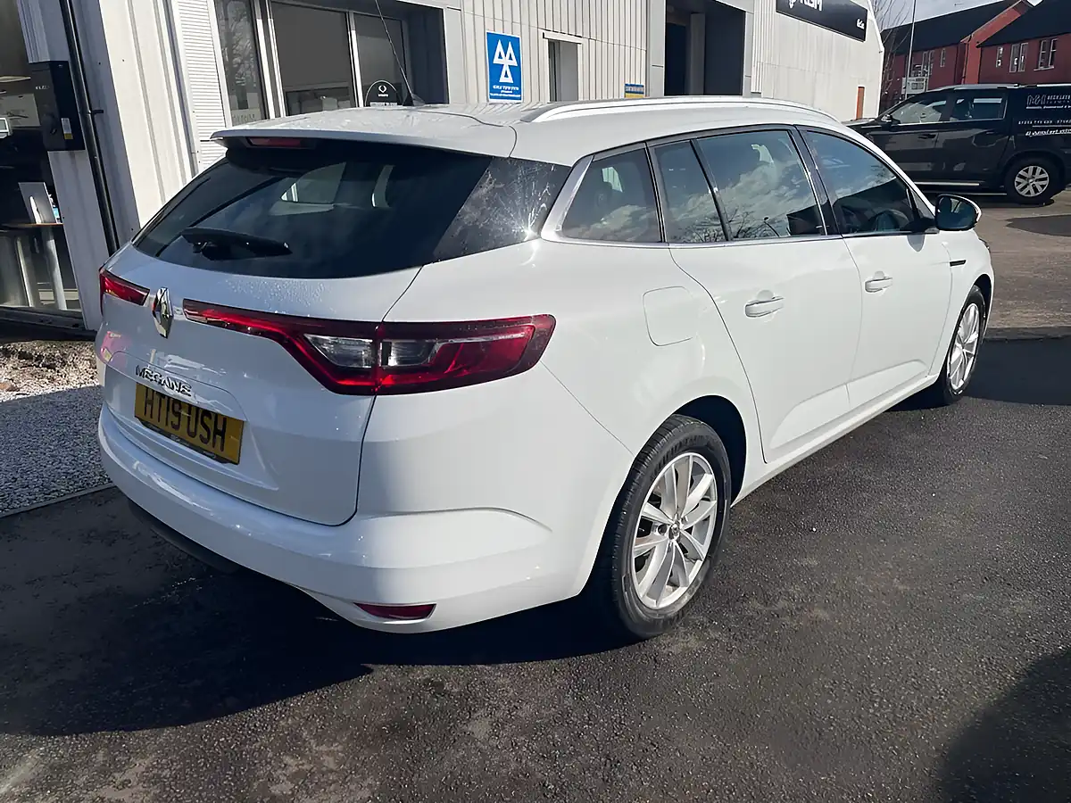 Used 2019 Renault Megane Play White - Interior and Exterior details 8