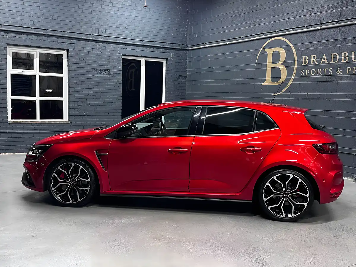 Used 2019 Renault Megane R.s. Flame Red - Interior and Exterior details 15