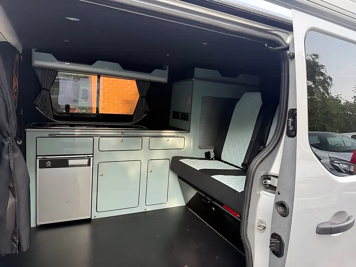 Used 2019 Renault Trafic 27 Sport Nav Silver - Interior and Exterior details 10