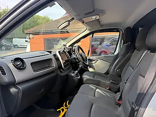 Used 2019 Renault Trafic 27 Sport Nav Silver - Interior and Exterior details 14
