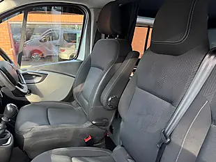 Used 2019 Renault Trafic 27 Sport Nav Silver - Interior and Exterior details 15