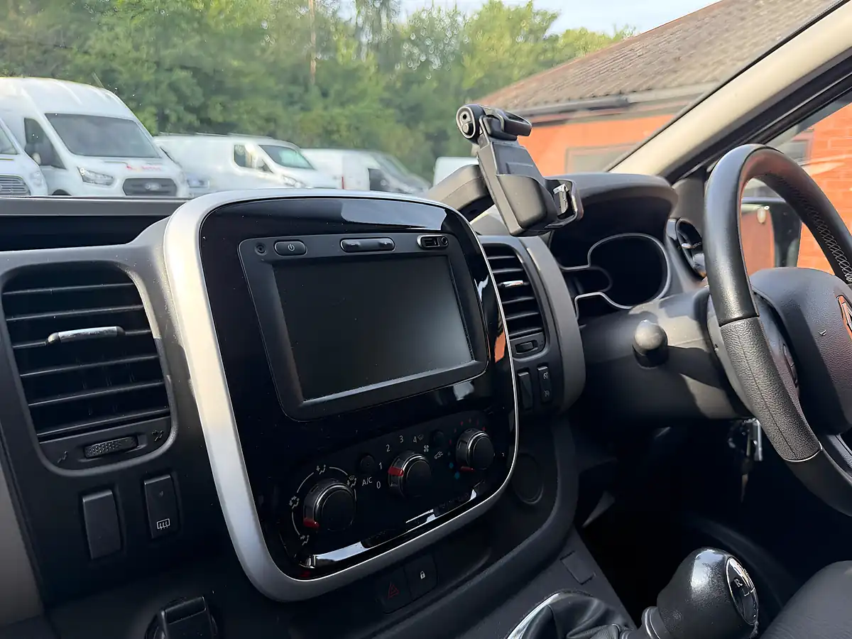 Used 2019 Renault Trafic 27 Sport Nav Silver - Interior and Exterior details 16