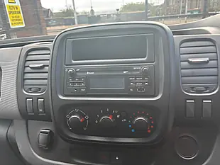 Used 2019 Renault Trafic Business Glacier White - Interior and Exterior details 12