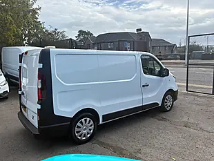 Used 2019 Renault Trafic Business Glacier White - Interior and Exterior details 3