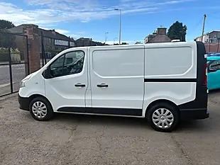 Used 2019 Renault Trafic Business Glacier White - Interior and Exterior details 6