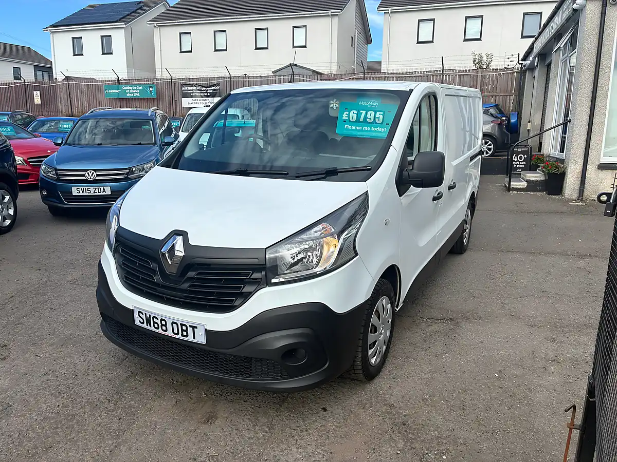 Used 2019 Renault Trafic Business Glacier White - Interior and Exterior details 7