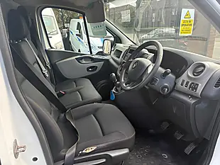 Used 2019 Renault Trafic Business Glacier White - Interior and Exterior details 9