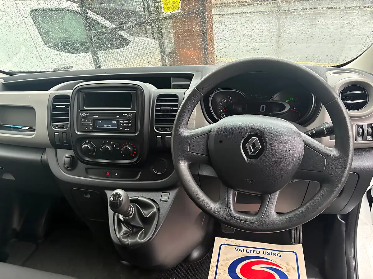 Used 2019 Renault Trafic Business Panel Van White - Interior and Exterior details 13