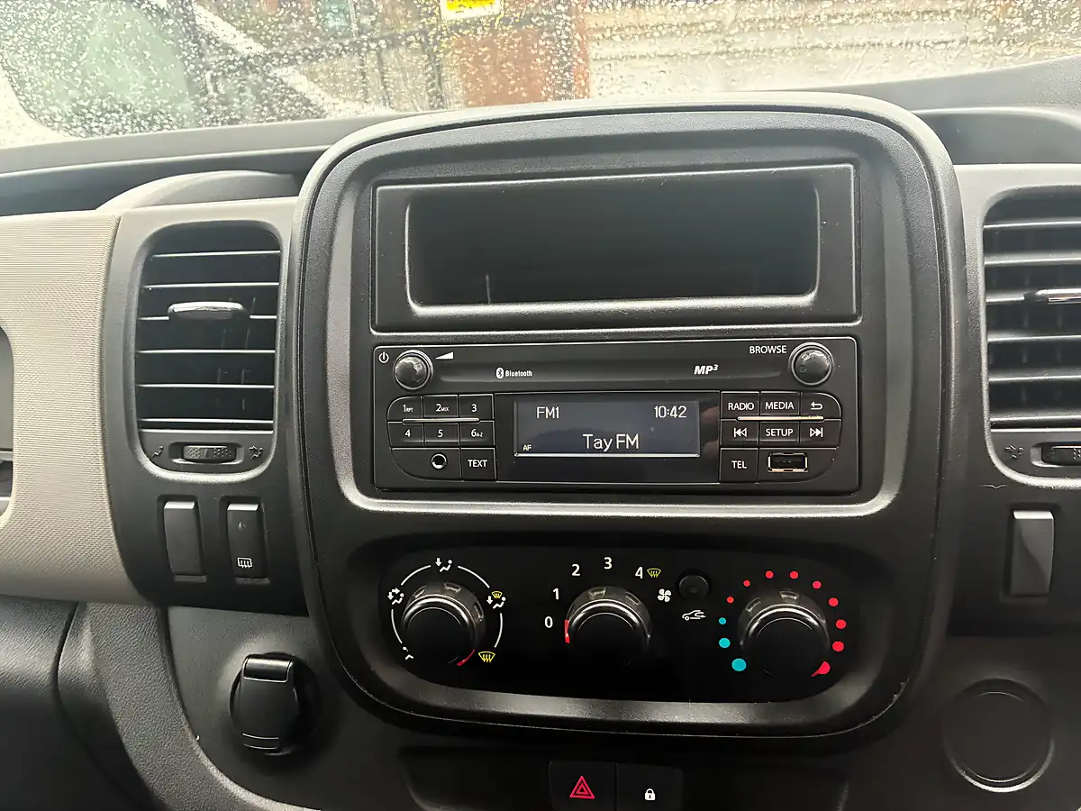 Used 2019 Renault Trafic Business Panel Van White - Interior and Exterior details 15