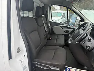 Used 2019 Renault Trafic Business Panel Van White - Interior and Exterior details 16