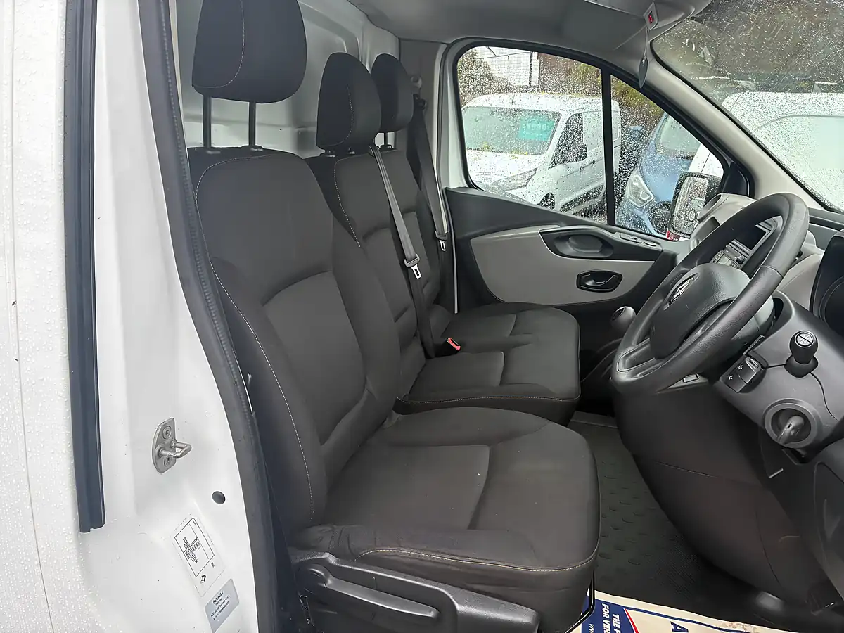 Used 2019 Renault Trafic Business Panel Van White - Interior and Exterior details 16