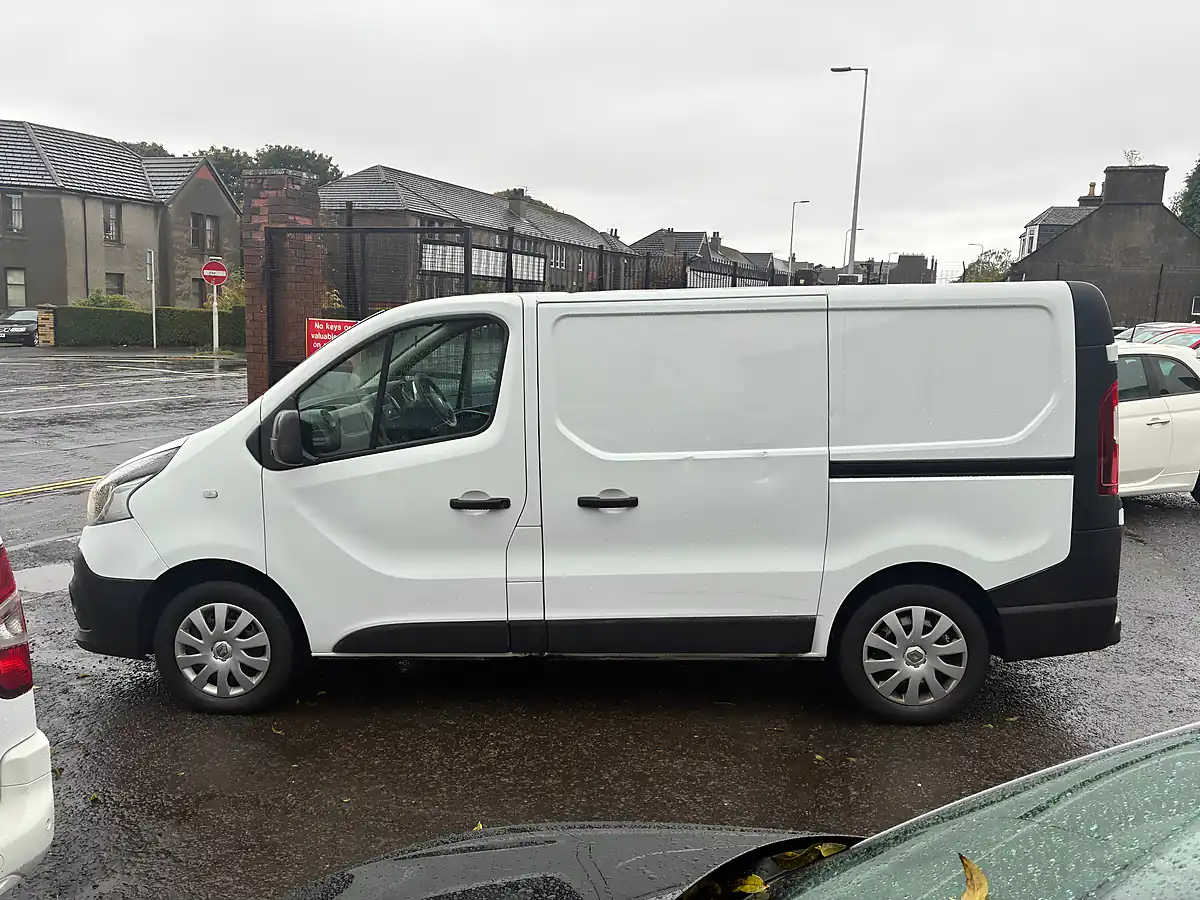 Used 2019 Renault Trafic Business Panel Van White - Interior and Exterior details 6