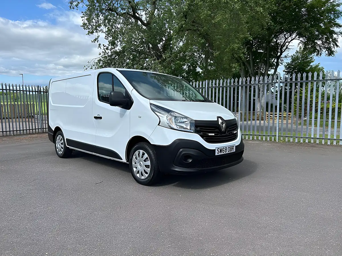Used 2019 Renault Trafic Business Swb Standard Roof White - Front View