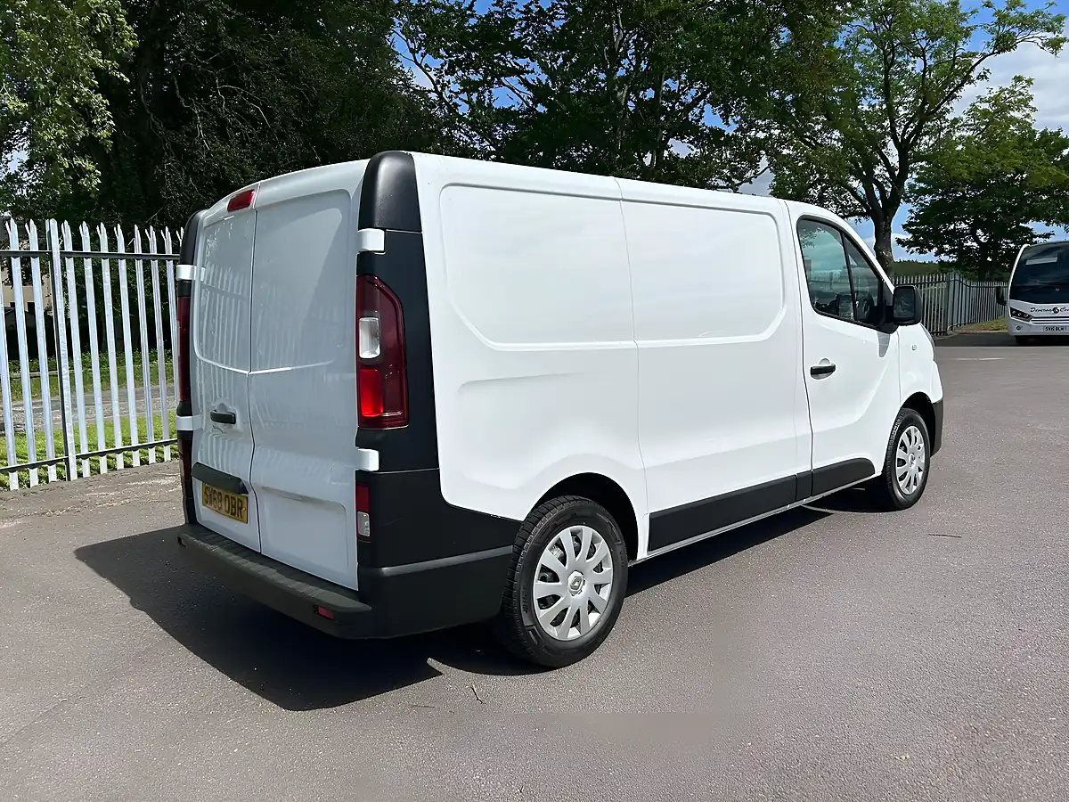 Used 2019 Renault Trafic Business Swb Standard Roof White - Interior and Exterior details 4