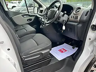 Used 2019 Renault Trafic Business Swb Standard Roof White - Interior and Exterior details 7