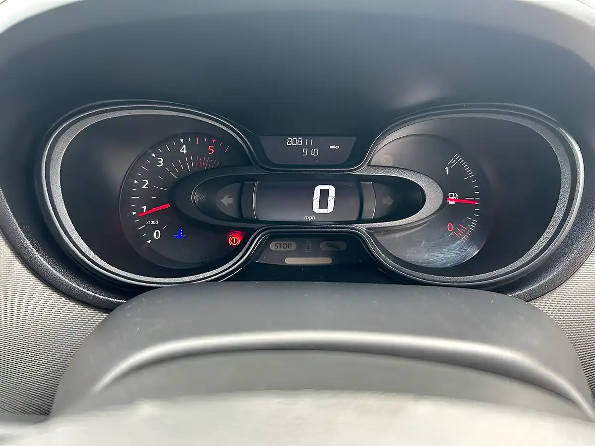 Used 2019 Renault Trafic Business Swb Standard Roof White - Interior and Exterior details 8