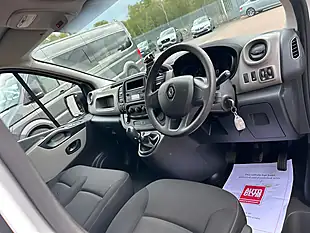 Used 2019 Renault Trafic Business Swb Standard Roof White - Interior and Exterior details 9