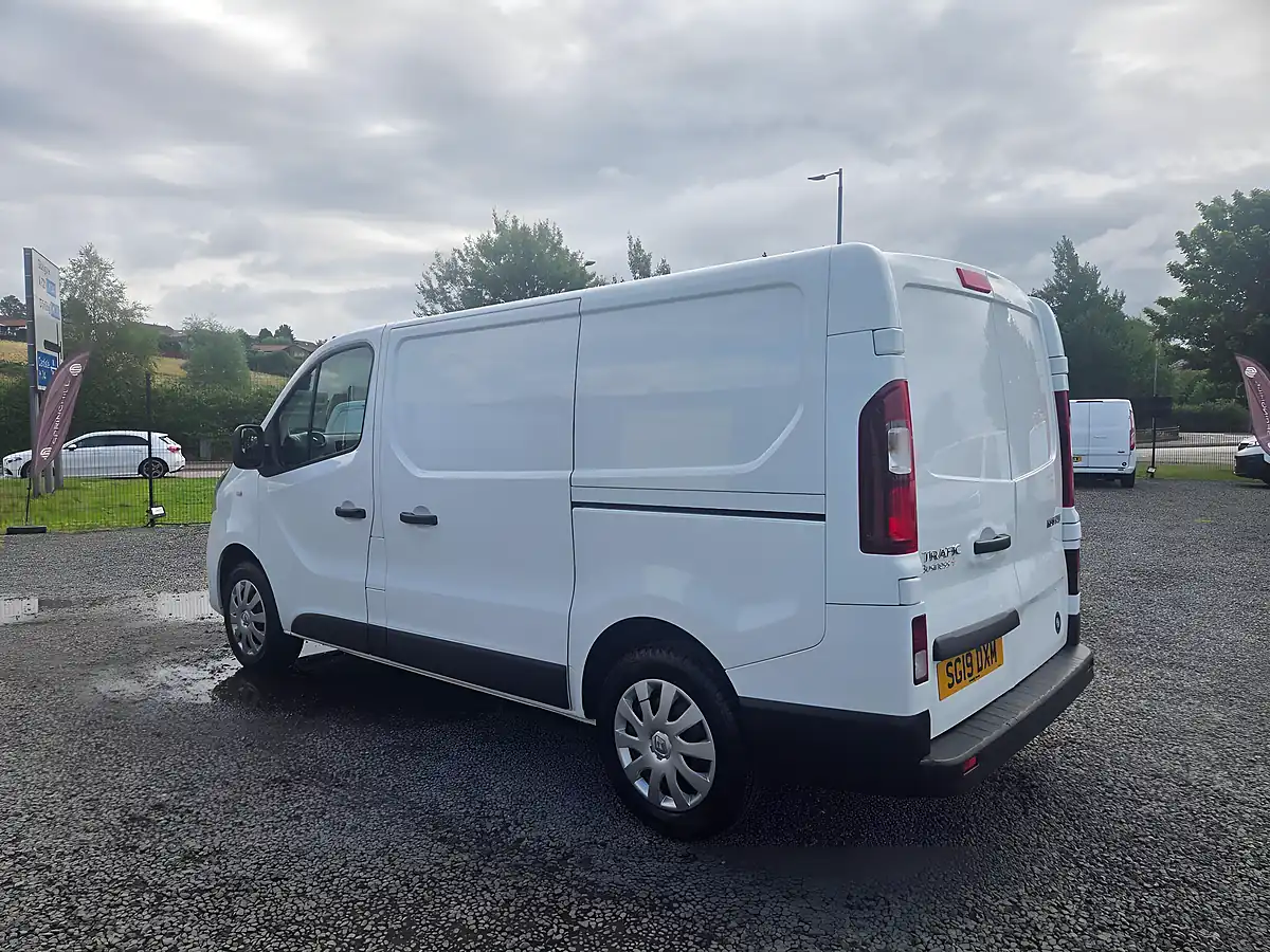 Used 2019 Renault Trafic Business+ White - Interior and Exterior details 11