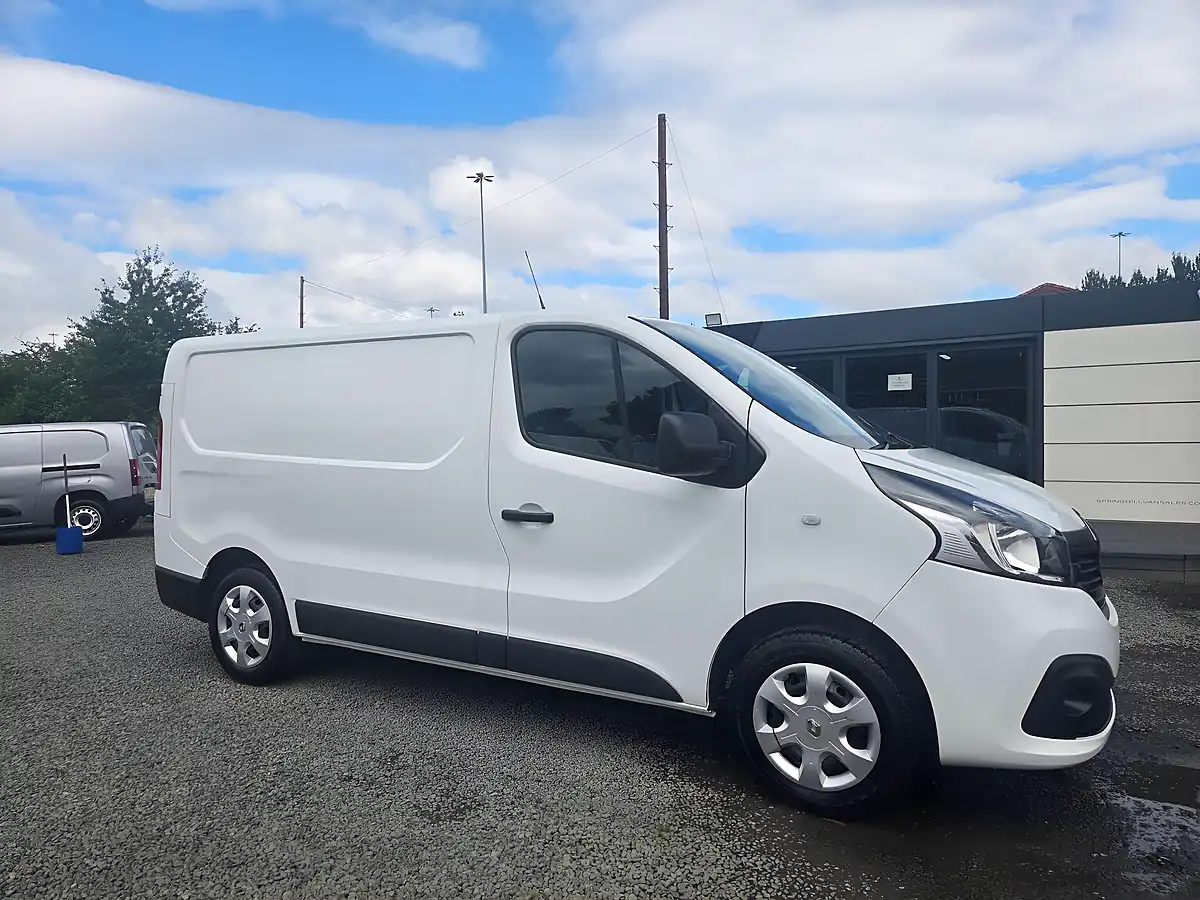Used 2019 Renault Trafic Business+ White - Interior and Exterior details 2