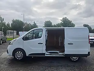 Used 2019 Renault Trafic Business+ White - Interior and Exterior details 6