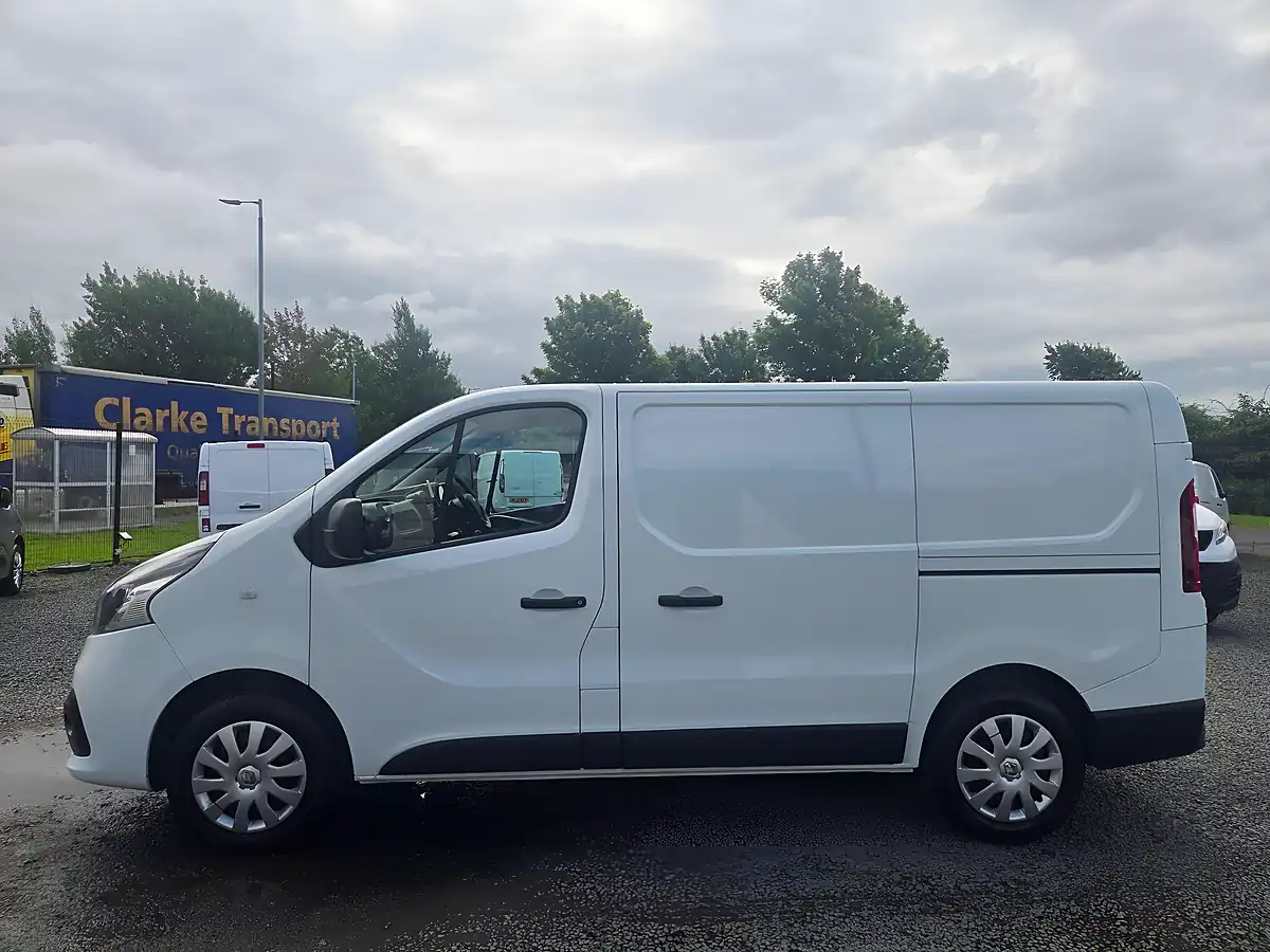 Used 2019 Renault Trafic Business+ White - Interior and Exterior details 9