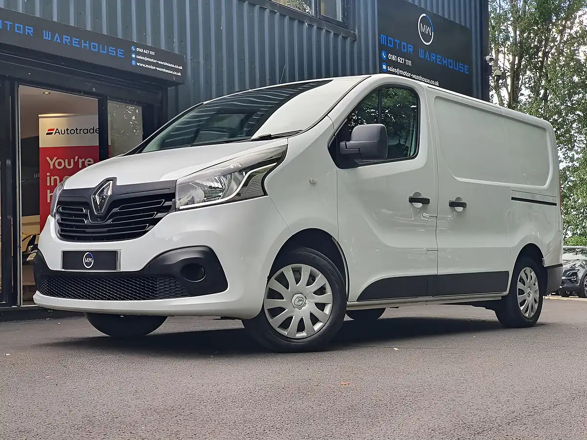 Used 2019 Renault Trafic Business+ White - Front View