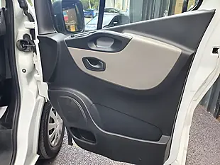 Used 2019 Renault Trafic Business+ White - Interior and Exterior details 10