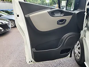 Used 2019 Renault Trafic Business+ White - Interior and Exterior details 15