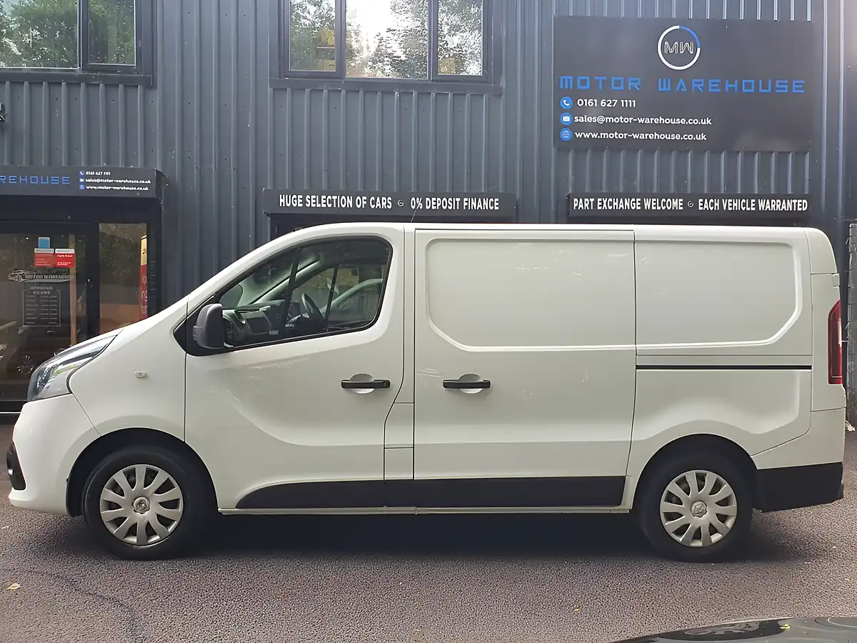 Used 2019 Renault Trafic Business+ White - Interior and Exterior details 4