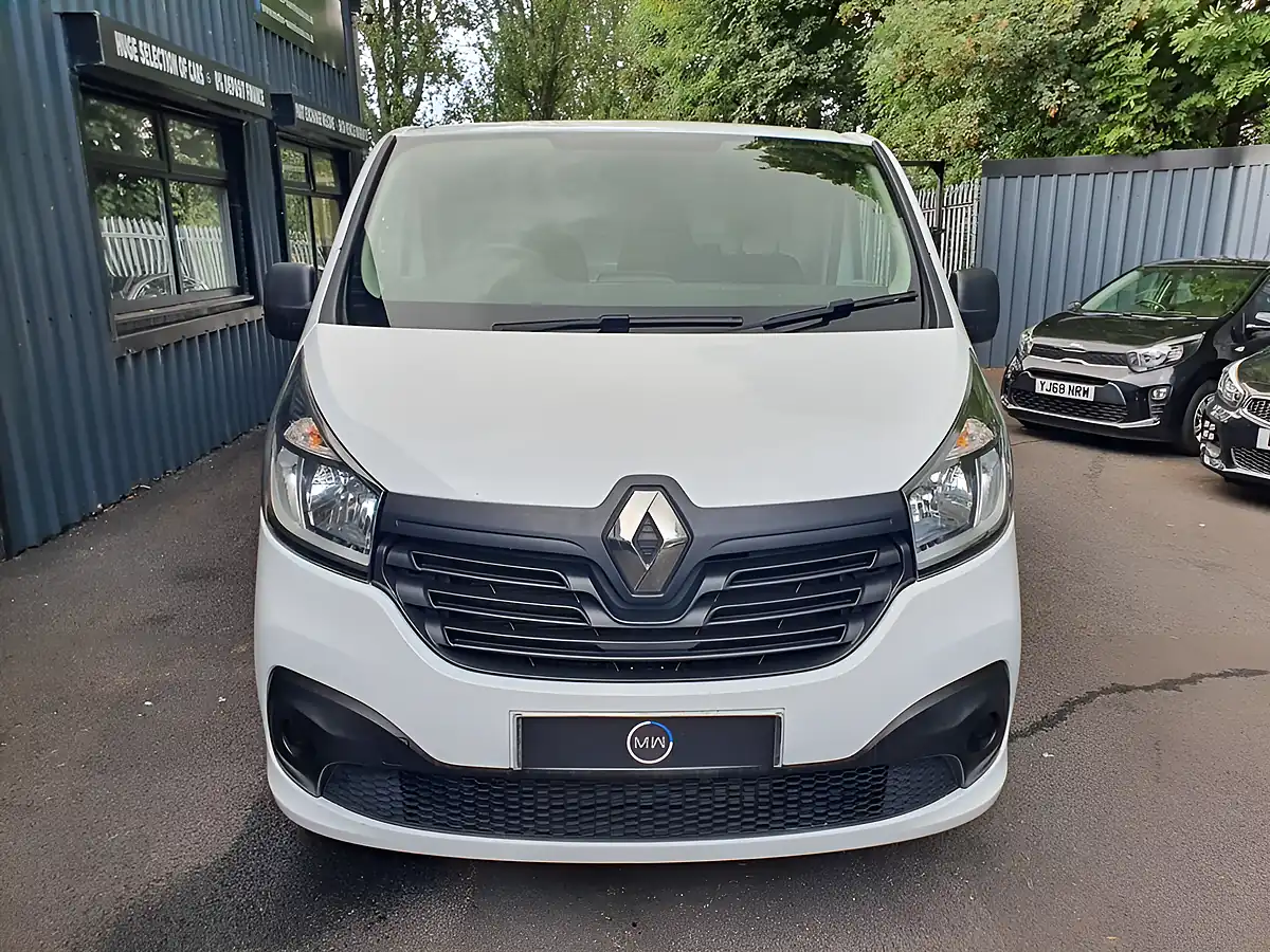Used 2019 Renault Trafic Business+ White - Interior and Exterior details 8